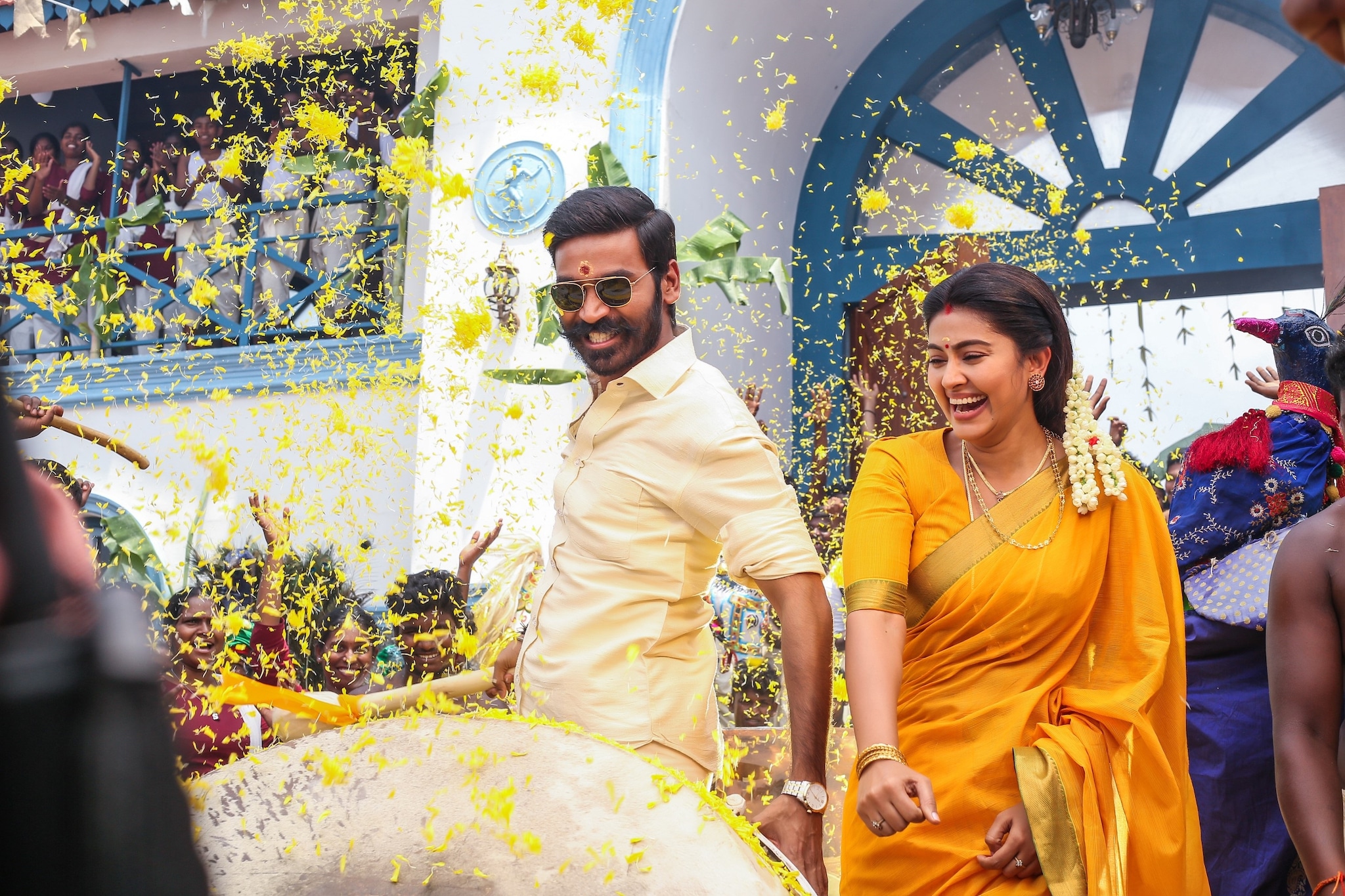 இயக்குநர் செந்தில் குமார் இயக்கத்தில் தனுஷ் , சினேகா, மெஹ்ரின் பிர்ஜதா நடிப்பில் பொங்கல் விருந்தாக வெளிவந்திருக்கும் திரைப்படம் பட்டாஸ். இயக்குநர் செந்தில் குமார் இயக்கத்தில் தனுஷ் , சினேகா, மெஹ்ரின் பிர்ஜதா நடிப்பில் பொங்கல் விருந்தாக வெளிவந்திருக்கும் திரைப்படம் பட்டாஸ்.