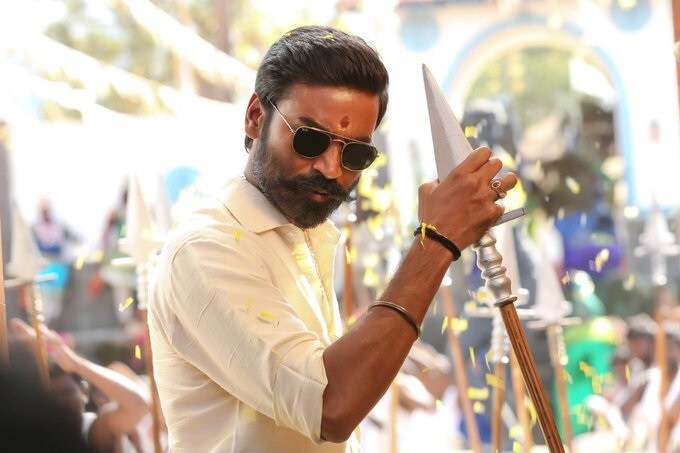 தனுஷ் ரசிகர்கள் இடையே நல்ல வரவேற்பை பெற்றுள்ள இந்த திரைப்படத்தின் புகைப்படங்கள் இணையத்தில் வைரலாகி வருகின்றது. தனுஷ் ரசிகர்கள் இடையே நல்ல வரவேற்பை பெற்றுள்ள இந்த திரைப்படத்தின் புகைப்படங்கள் இணையத்தில் வைரலாகி வருகின்றது.