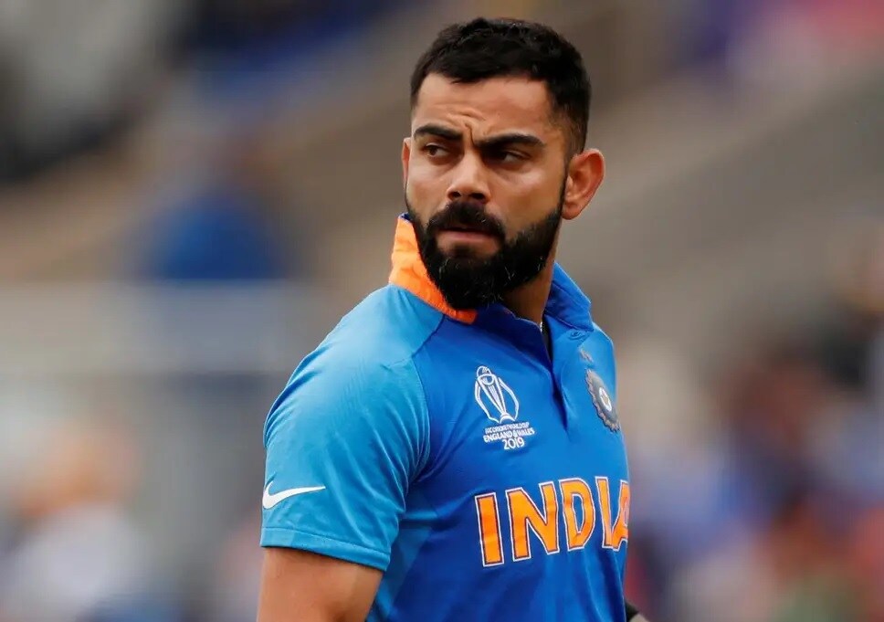இந்திய கிரிக்கெட் அணியின் கேப்டன் விராட் கோலி, உலகளவில் டாப் இடத்தில் உள்ள வீரராக அறியப்படுகிறார். இந்திய கிரிக்கெட் அணியின் கேப்டன் விராட் கோலி, உலகளவில் டாப் இடத்தில் உள்ள வீரராக அறியப்படுகிறார்.