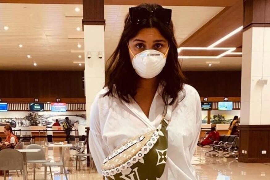 இதனிடைய பிரபல பாலிவுட் நடிகை பரீனிதி சோப்ரா இது குறித்து தனது சமூக வலைதள பக்கத்தில் பதிவிட்டுள்ளார். இதனிடைய பிரபல பாலிவுட் நடிகை பரீனிதி சோப்ரா இது குறித்து தனது சமூக வலைதள பக்கத்தில் பதிவிட்டுள்ளார்.