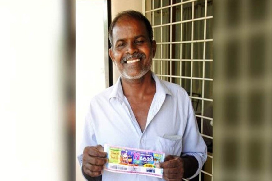 300 ரூபாய் கொடுத்து லாட்டரிச் சீட்டு வாங்கினால் மனைவி திட்டுவார் என்பதால் அவரிடம் அதனை மறைத்துள்ளார். 300 ரூபாய் கொடுத்து லாட்டரிச் சீட்டு வாங்கினால் மனைவி திட்டுவார் என்பதால் அவரிடம் அதனை மறைத்துள்ளார்.