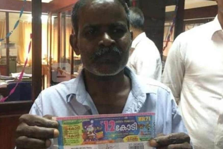 இவர், அடிக்கடி லாட்டரிச் சீட்டு வாங்குவதால் மனைவி திட்டியுள்ளார். இந்நிலையில் ஏற்கெனவே உள்ள 3 கடன்களை அடைக்க நான்காவது கடன் வாங்க வங்கிக்கு சென்றபோது கிறிஸ்துமஸ் - நியூ இயர் பம்பர் குலுக்கல் லாட்டரிச் சீட்டை வாங்கியுள்ளார். இவர், அடிக்கடி லாட்டரிச் சீட்டு வாங்குவதால் மனைவி திட்டியுள்ளார். இந்நிலையில் ஏற்கெனவே உள்ள 3 கடன்களை அடைக்க நான்காவது கடன் வாங்க வங்கிக்கு சென்றபோது கிறிஸ்துமஸ் - நியூ இயர் பம்பர் குலுக்கல் லாட்டரிச் சீட்டை வாங்கியுள்ளார்.
