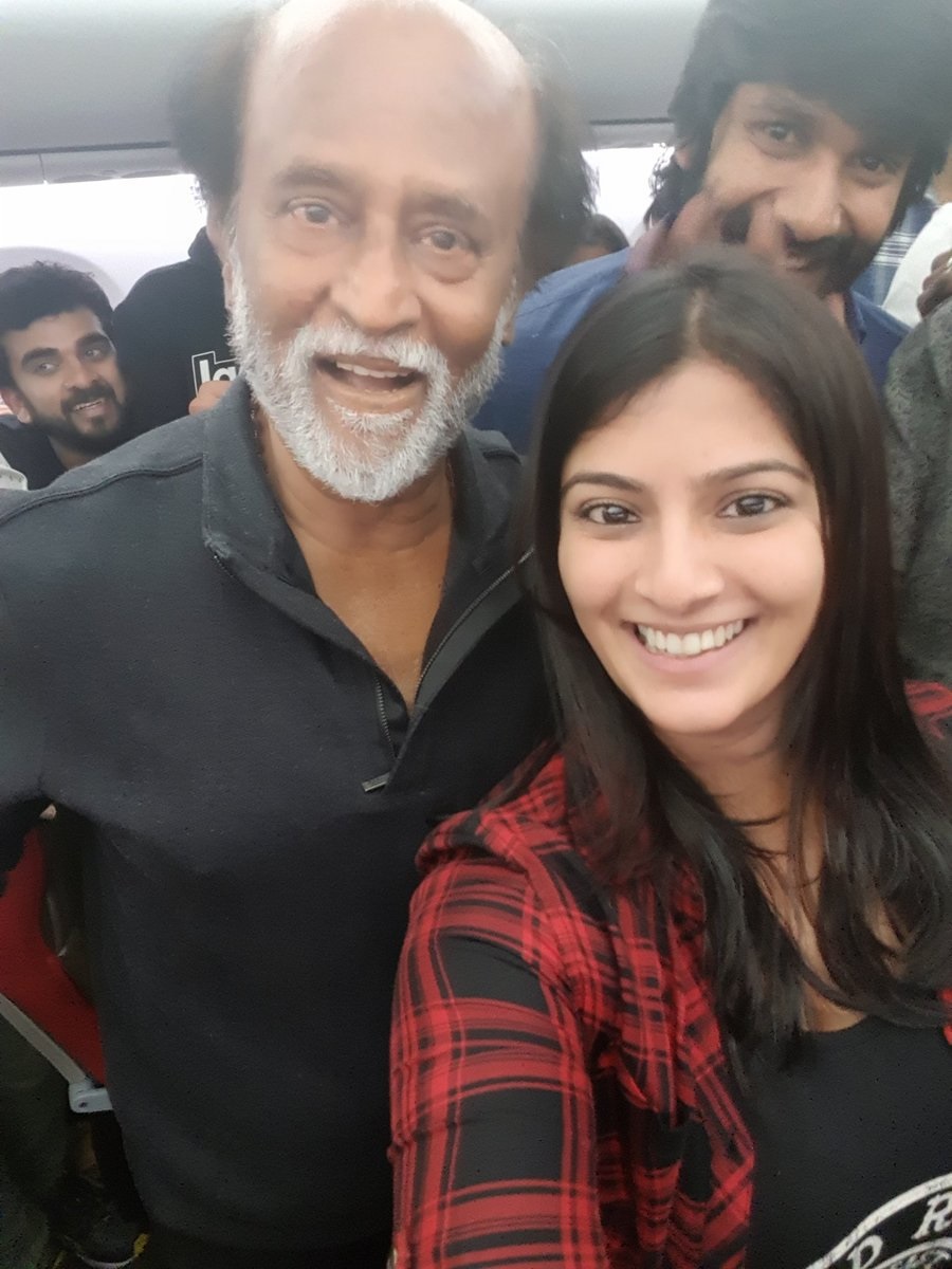  இணையத்தை கலக்கும் வரலட்சுமி புகைப்படங்கள் (image: Twitter )