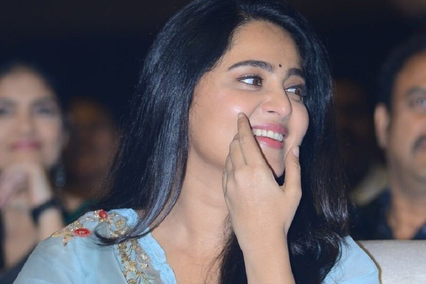 இதேபோல 25 வயதை கடந்த பின்னரே திரைத்துறையில் நாயகியாக அறிமுகமான அனுஷ்கா, 38 வயதை கடந்தும் தற்பொழுது வரை தமிழ் தெலுங்கு இந்தி உள்ளிட்ட மொழிகளில் நாயகியாக வலம் வருகிறார். இஞ்சி இடுப்பழகி திரைப்படத்திற்காக உடல் எடையை கூட்டி, பின்னர் அதனை குறைக்க முடியாமல் தவித்து வந்த அனுஷ்கா, தற்போது நிசப்தம் திரைப்படத்திற்காக மீண்டும் பழைய நிலைக்கே திரும்பியிருக்கிறார். இதேபோல 25 வயதை கடந்த பின்னரே திரைத்துறையில் நாயகியாக அறிமுகமான அனுஷ்கா, 38 வயதை கடந்தும் தற்பொழுது வரை தமிழ் தெலுங்கு இந்தி உள்ளிட்ட மொழிகளில் நாயகியாக வலம் வருகிறார். இஞ்சி இடுப்பழகி திரைப்படத்திற்காக உடல் எடையை கூட்டி, பின்னர் அதனை குறைக்க முடியாமல் தவித்து வந்த அனுஷ்கா, தற்போது நிசப்தம் திரைப்படத்திற்காக மீண்டும் பழைய நிலைக்கே திரும்பியிருக்கிறார்.