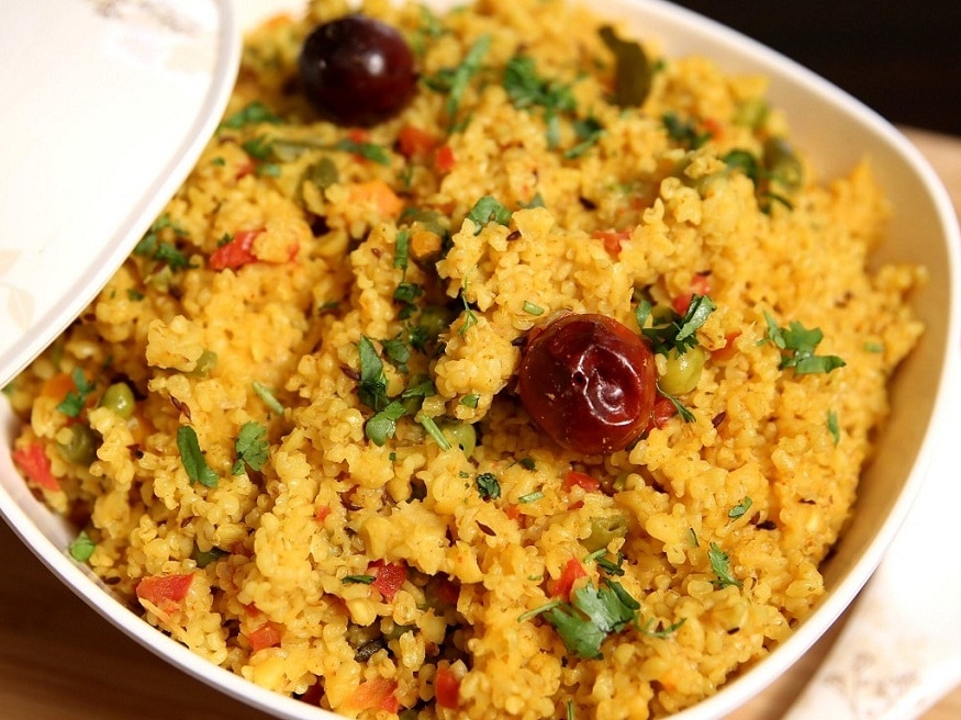A Historical Dictionary of Indian Foods என்ற புத்தகத்தில் குஜராத் மக்களின் லஸிசான் ( lazizan) என்ற கிச்சடிதான் முகலாய மன்னன் ஜகாங்கீரின் விருப்ப உணவு என குறிப்பிட்டுள்ளது. A Historical Dictionary of Indian Foods என்ற புத்தகத்தில் குஜராத் மக்களின் லஸிசான் ( lazizan) என்ற கிச்சடிதான் முகலாய மன்னன் ஜகாங்கீரின் விருப்ப உணவு என குறிப்பிட்டுள்ளது.