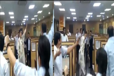 ஊழியர்கள்தான் முக்கியம் : அலுவலக நேரத்தில் நடனமாடி உற்சாகமூட்டும் பெண் CEO..! ஊழியர்கள்தான் முக்கியம் : அலுவலக நேரத்தில் நடனமாடி உற்சாகமூட்டும் பெண் CEO..!