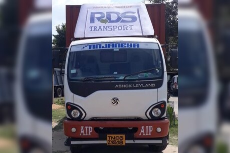 கடல் வழியாக இலங்கைக்கு கடத்த முயன்ற 660 கிலோ கஞ்சா பறிமுதல்... 5 பேர் கைது..! கடல் வழியாக இலங்கைக்கு கடத்த முயன்ற 660 கிலோ கஞ்சா பறிமுதல்... 5 பேர் கைது..!