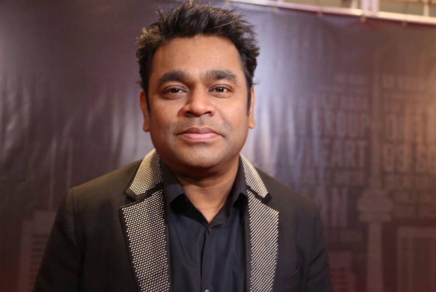 தொடர்ந்த அவர், சுஷாந்த் சிங் ராஜ்புட் நடிப்பில் வெளியாகியுள்ள தில் பேச்சாரோ படத்தின் இயக்குனர் தன்னை சந்தித்த போது, பலரும் ரஹ்மானிடம் செல்ல வேண்டாம் என கூறியதாகவும், சிலர் அவரை தடுத்ததாகவும் தெரிவித்துள்ளார். தொடர்ந்த அவர், சுஷாந்த் சிங் ராஜ்புட் நடிப்பில் வெளியாகியுள்ள தில் பேச்சாரோ படத்தின் இயக்குனர் தன்னை சந்தித்த போது, பலரும் ரஹ்மானிடம் செல்ல வேண்டாம் என கூறியதாகவும், சிலர் அவரை தடுத்ததாகவும் தெரிவித்துள்ளார்.