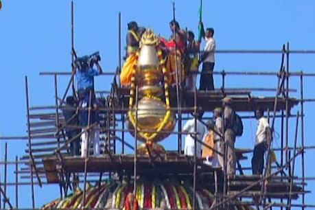 தஞ்சை பெரியகோவில் குடமுழுக்கு: கோபுரத்தில் ஒலித்த தமிழ் மந்திரங்கள்..! தஞ்சை பெரியகோவில் குடமுழுக்கு: கோபுரத்தில் ஒலித்த தமிழ் மந்திரங்கள்..!