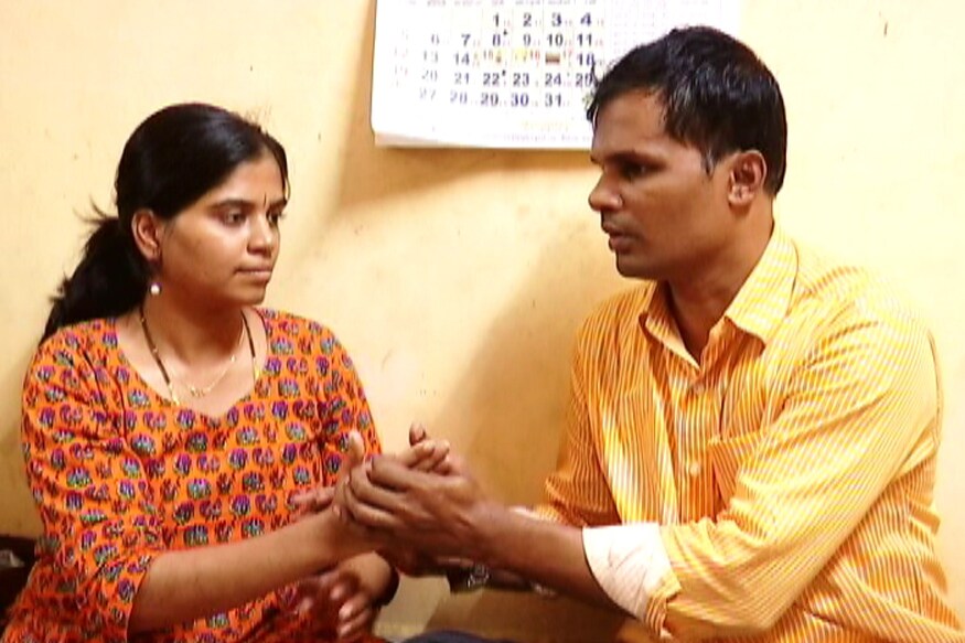 பார்த்தவுடனே மனதில் தோன்றிய அன்பு மூலம் நட்பாக பழகிய ரெக்ஸி, பின்னர் நாளில் அவருடன் காதல் வசமாகியுள்ளார். பார்த்தவுடனே மனதில் தோன்றிய அன்பு மூலம் நட்பாக பழகிய ரெக்ஸி, பின்னர் நாளில் அவருடன் காதல் வசமாகியுள்ளார்.