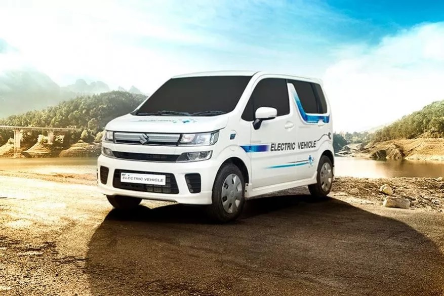  மாருதி சுசூகியின் முதல் எலெக்ட்ரிக் கார் ஆக வேகன் ஆர் களம் இறங்குகிறது. இந்தியாவின் முன்னணி கார் உற்பத்தியாளராக உள்ள மாருதி சுசூகி-க்கு இந்தக் கார் பெரும் வரவேற்பைப் பெற்றத்தரும். விலை சுமார் 7 லட்சம் ரூபாய் ஆக இருக்கும்.