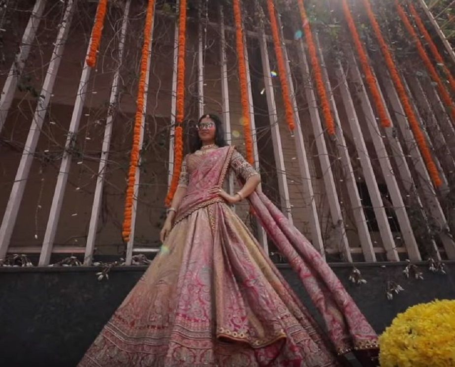 கர்நாடகாவைச் சேர்ந்த பாஜக அமைச்சர் ஸ்ரீராமுலு, தனது மகள் திருமண விழாவை 500 கோடி ரூபாய் செலவில் 9 நாட்களுக்கு மிக பிரமாண்டமாக நடத்தி வருகிறார். கர்நாடகாவைச் சேர்ந்த பாஜக அமைச்சர் ஸ்ரீராமுலு, தனது மகள் திருமண விழாவை 500 கோடி ரூபாய் செலவில் 9 நாட்களுக்கு மிக பிரமாண்டமாக நடத்தி வருகிறார்.