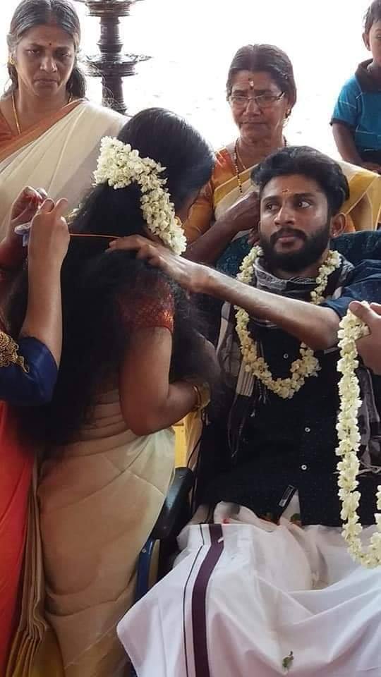 திருச்சூர் மாவட்டம் இரிஞ்சாலக்குடா பகுதியைச் சேர்ந்த இளைஞர் டுட்டுமோன் என்கிற பிரணவ். 27 வயதான பிரணவ், சில வருடங்களுக்கு முன்பாக ஒரு பெரிய விபத்தைச் சந்தித்திருக்கிறார். அந்த ஒரு சம்பவம் அவரை முற்றிலும் முடக்கியது. திருச்சூர் மாவட்டம் இரிஞ்சாலக்குடா பகுதியைச் சேர்ந்த இளைஞர் டுட்டுமோன் என்கிற பிரணவ். 27 வயதான பிரணவ், சில வருடங்களுக்கு முன்பாக ஒரு பெரிய விபத்தைச் சந்தித்திருக்கிறார். அந்த ஒரு சம்பவம் அவரை முற்றிலும் முடக்கியது.