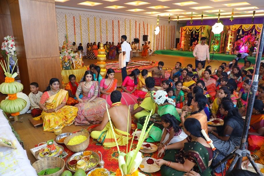 9 நாட்களும் ஆடல், பாடல் என திருமண விழா களைகட்டியுள்ளது. அனைத்து விதமான சடங்கு, சம்பிரதாயங்கள், பூஜைகள் இதில் கடைபிடிக்கப்படுகின்றன. 9 நாட்களும் ஆடல், பாடல் என திருமண விழா களைகட்டியுள்ளது. அனைத்து விதமான சடங்கு, சம்பிரதாயங்கள், பூஜைகள் இதில் கடைபிடிக்கப்படுகின்றன.
