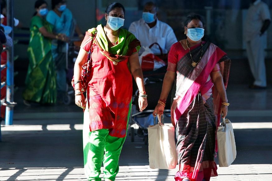 பயணம் மேற்கொள்ளும் போது சளி, இருமல், தும்மல் கொண்ட சக மனிதரின் தொடர்பிலிருந்து தள்ளியே இருக்க வேண்டும். பயணம் மேற்கொள்ளும் போது சளி, இருமல், தும்மல் கொண்ட சக மனிதரின் தொடர்பிலிருந்து தள்ளியே இருக்க வேண்டும்.