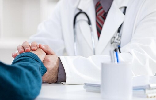 ஆக்ஸிஜனுக்காக போராடிய 4 உயிர்கள்... 9 கி.மீ தூரத்தை 5 நிமிடத்தில் கடந்த மருத்துவர்