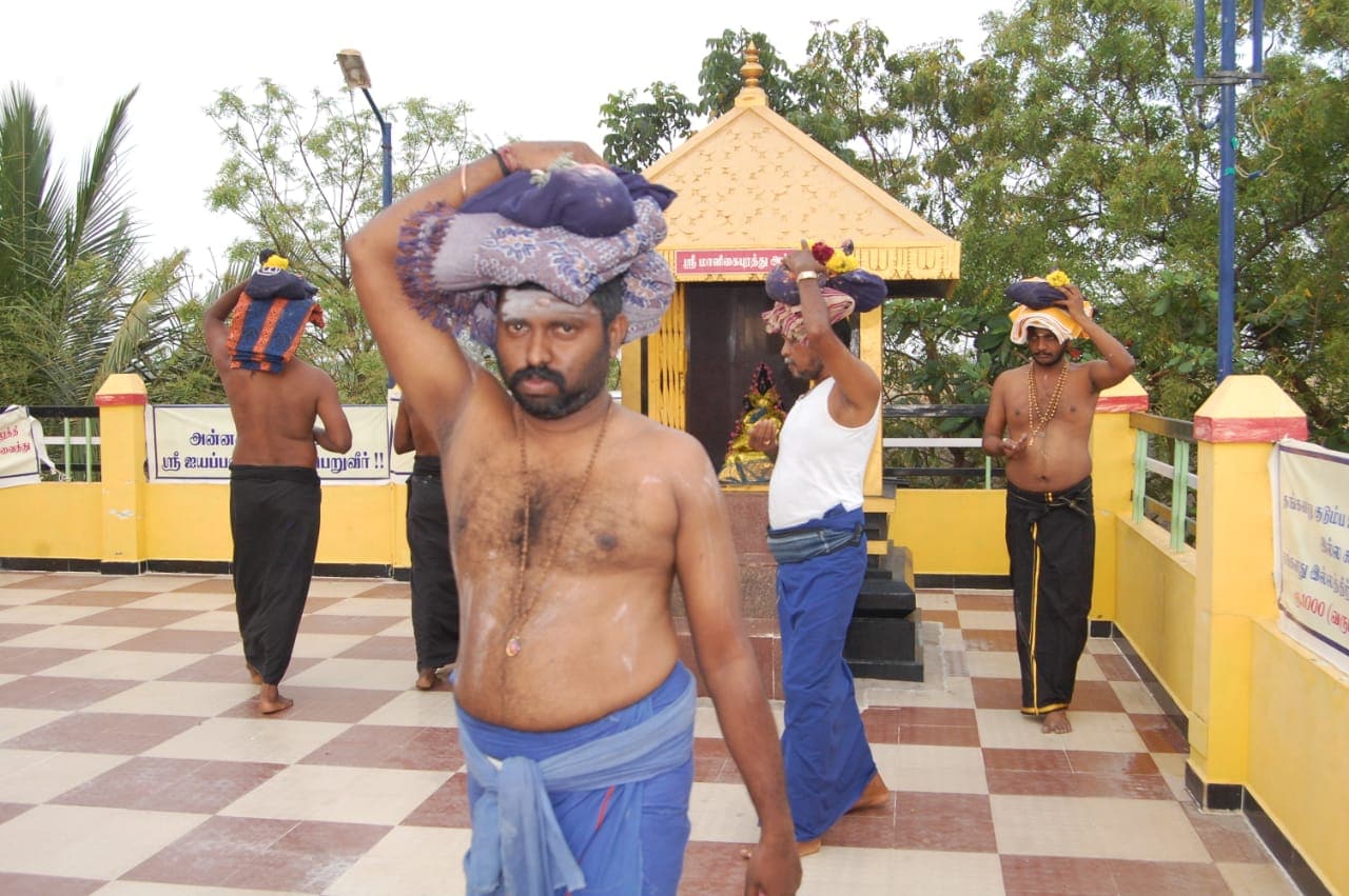 சபரிமலை அய்யப்பன் கோயிலில் ஒவ்வொரு மாதமும் முதல் 5 நாட்கள் நடை திறக்கப்படும். விரதம் இருந்து இருமுடி செலுத்தி பக்தர்கள் நேர்த்திக்கடன் செலுத்துவர். சபரிமலை அய்யப்பன் கோயிலில் ஒவ்வொரு மாதமும் முதல் 5 நாட்கள் நடை திறக்கப்படும். விரதம் இருந்து இருமுடி செலுத்தி பக்தர்கள் நேர்த்திக்கடன் செலுத்துவர்.