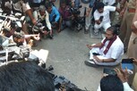 சட்டசபைக்கு வெளியே காத்திருப்பு போராட்டத்தில் ஈடுபட் தமிமுன் அன்சாரி!