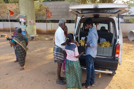 சாலையோர மனிதர்களுக்கு உணவளிக்கும் தன்னார்வலர்கள்... கட்டுப்பாடுகள் விதித்த திருச்சி ஆட்சியர்! சாலையோர மனிதர்களுக்கு உணவளிக்கும் தன்னார்வலர்கள்... கட்டுப்பாடுகள் விதித்த திருச்சி ஆட்சியர்!