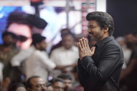 மாஸ்டர் இசைவெளியீட்டு விழா நடந்த இடத்தில் விஜய் ரசிகர்கள் ரகளை மாஸ்டர் இசைவெளியீட்டு விழா நடந்த இடத்தில் விஜய் ரசிகர்கள் ரகளை