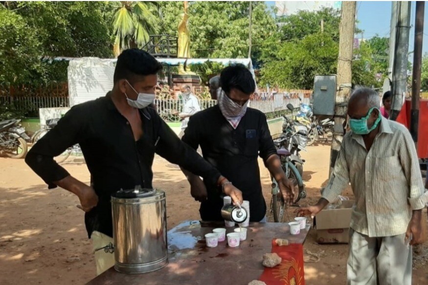 உலகம் முழுவதும் கொரோனா வைரஸ் தொற்றால் நாளுக்குநாள் உயிரிழப்பு அதிகரித்து வருகிறது. தடுப்பு மருந்து இல்லாததால் கொரோனா வைரஸ் தொற்றை தடுக்க முடியாமல் உலக நாடுகள் திணறி வருகின்றன. உலகம் முழுவதும் கொரோனா வைரஸ் தொற்றால் நாளுக்குநாள் உயிரிழப்பு அதிகரித்து வருகிறது. தடுப்பு மருந்து இல்லாததால் கொரோனா வைரஸ் தொற்றை தடுக்க முடியாமல் உலக நாடுகள் திணறி வருகின்றன.