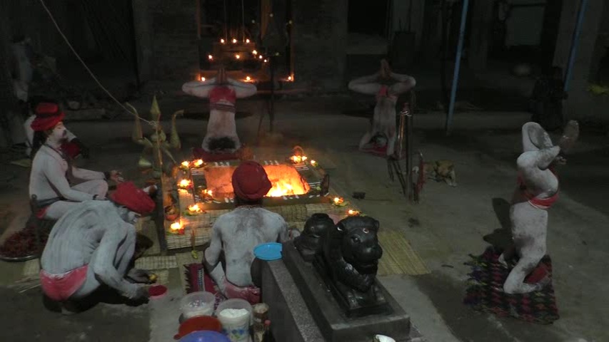  கொரோனாவை அழிக்க அகோரிகளால் நடத்தப்பட்ட பூஜை