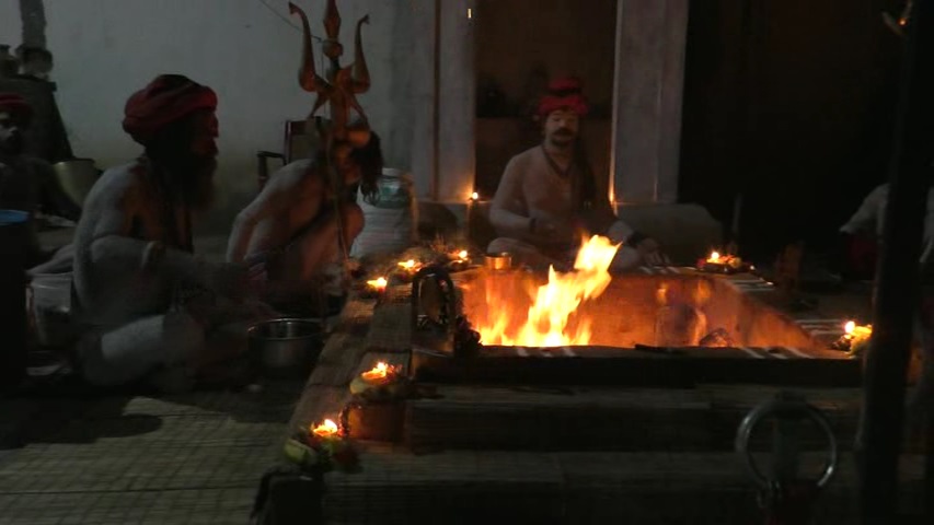  பூஜை செய்யும் அகோரிகள்