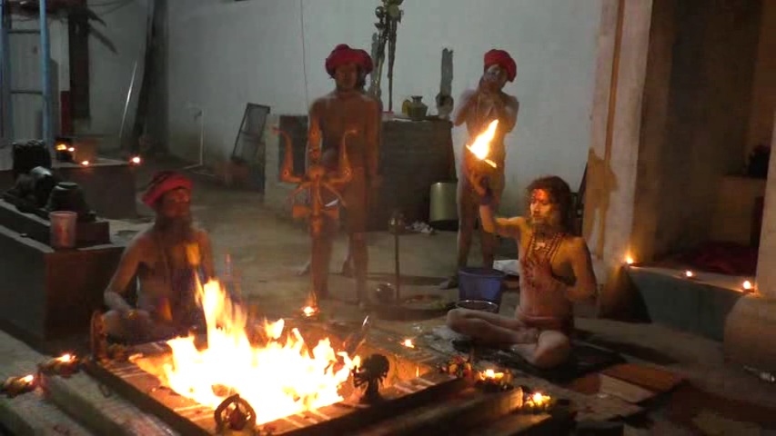  பூஜை செய்யும் அகோரிகள்