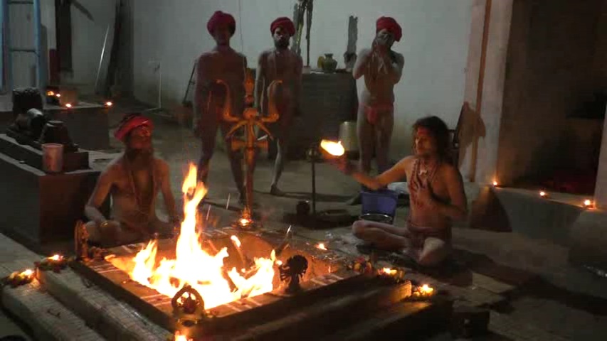  பூஜை செய்யும் அகோரிகள்
