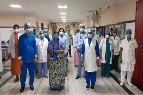 கொரோனாவில் இருந்து மீண்டு வீடு திரும்பிய 74 வயது சென்னை பாட்டி...! கொரோனாவில் இருந்து மீண்டு வீடு திரும்பிய 74 வயது சென்னை பாட்டி...!