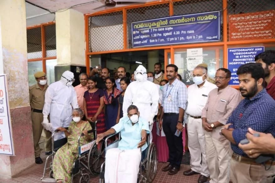 மருத்துவர்களின் தீவிர சிகிச்சையின் பலனாக இருவரும் குணமடைந்து நேற்று வீடு திரும்பினர். இந்தியாவிலேயே அதிக வயதில் கொரோனா தொற்று ஏற்பட்டு குணமடைந்தவர்கள் இவர்கள் தான். மருத்துவர்களின் தீவிர சிகிச்சையின் பலனாக இருவரும் குணமடைந்து நேற்று வீடு திரும்பினர். இந்தியாவிலேயே அதிக வயதில் கொரோனா தொற்று ஏற்பட்டு குணமடைந்தவர்கள் இவர்கள் தான்.