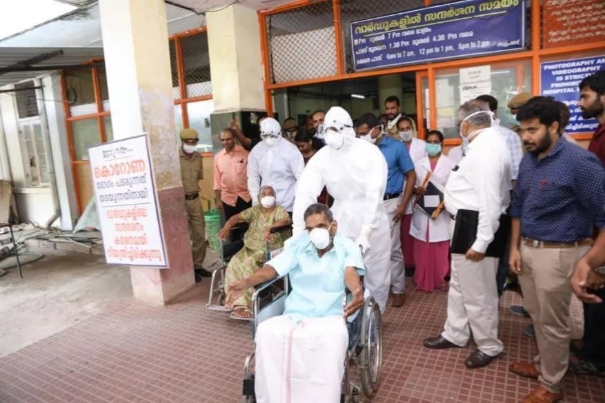 வீடு திரும்புவதற்கு தாமஸ் கூறுகையில், “அனைவருக்கும் நன்றி. மருத்துவர்களின் கனிவான சிகிச்சையால் தான் நாங்கள் இன்று எங்கள் வீட்டிற்கு திரும்புகிறோம்“ என்றார். வீடு திரும்புவதற்கு தாமஸ் கூறுகையில், “அனைவருக்கும் நன்றி. மருத்துவர்களின் கனிவான சிகிச்சையால் தான் நாங்கள் இன்று எங்கள் வீட்டிற்கு திரும்புகிறோம்“ என்றார்.