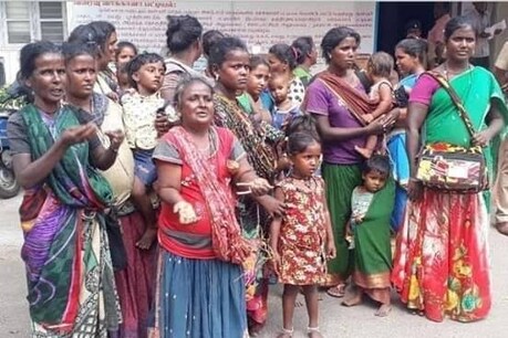 நியூஸ்18 செய்தி எதிரொலி: ஊரடங்கால் தவித்த நரிக்குறவர்களுக்கு குவியும் உதவிகள்! நியூஸ்18 செய்தி எதிரொலி: ஊரடங்கால் தவித்த நரிக்குறவர்களுக்கு குவியும் உதவிகள்!