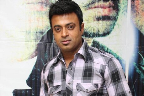 கும்பலாக நின்றவர்களிடம் சமூக விலகலை கடைப்பிடிக்க அறிவுரை... நடிகர் ரியாஸ் கான் மீது தாக்குதல்...! கும்பலாக நின்றவர்களிடம் சமூக விலகலை கடைப்பிடிக்க அறிவுரை... நடிகர் ரியாஸ் கான் மீது தாக்குதல்...!