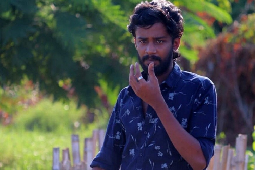 கலக்கப்போவது யாரு நிகழ்ச்சியின் மூலம் சின்னத்திரையில் பிரபலமான தீனா, தற்போது வெள்ளித்திரையிலும் வளர்ந்து வருகிறார். கலக்கப்போவது யாரு நிகழ்ச்சியின் மூலம் சின்னத்திரையில் பிரபலமான தீனா, தற்போது வெள்ளித்திரையிலும் வளர்ந்து வருகிறார்.