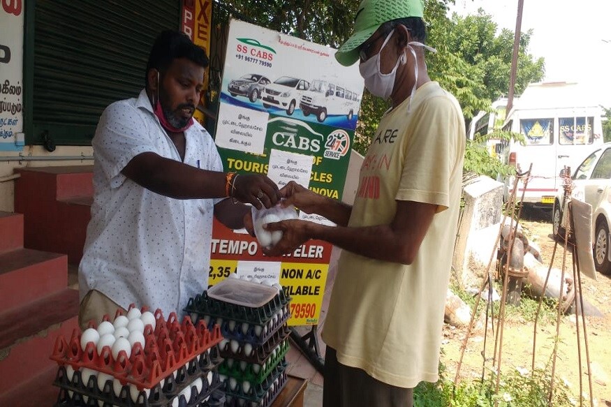 இதனால் நாமக்கல் தவிர்த்த பிற முட்டை மண்டலங்கலான பெங்களூரு, கொச்சி, மைசூர் உள்ளிட்ட மண்டலங்களில் தொடர்ந்து விலை உயர்ந்து வருகிறது. இதனால் நாமக்கல் தவிர்த்த பிற முட்டை மண்டலங்கலான பெங்களூரு, கொச்சி, மைசூர் உள்ளிட்ட மண்டலங்களில் தொடர்ந்து விலை உயர்ந்து வருகிறது.