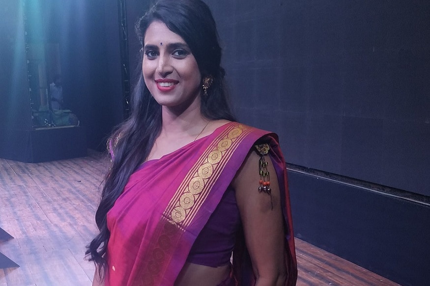 சமூகவலைதளத்தில் ஆக்டிவ்வாக இருக்கும் நடிகை கஸ்தூரி, அரசியல், அன்றாடம் நடக்கும் பல்வேறு நிகழ்வுகள் குறித்து தனது கருத்தை ட்வீட் செய்து வருகிறார். சமூகவலைதளத்தில் ஆக்டிவ்வாக இருக்கும் நடிகை கஸ்தூரி, அரசியல், அன்றாடம் நடக்கும் பல்வேறு நிகழ்வுகள் குறித்து தனது கருத்தை ட்வீட் செய்து வருகிறார்.
