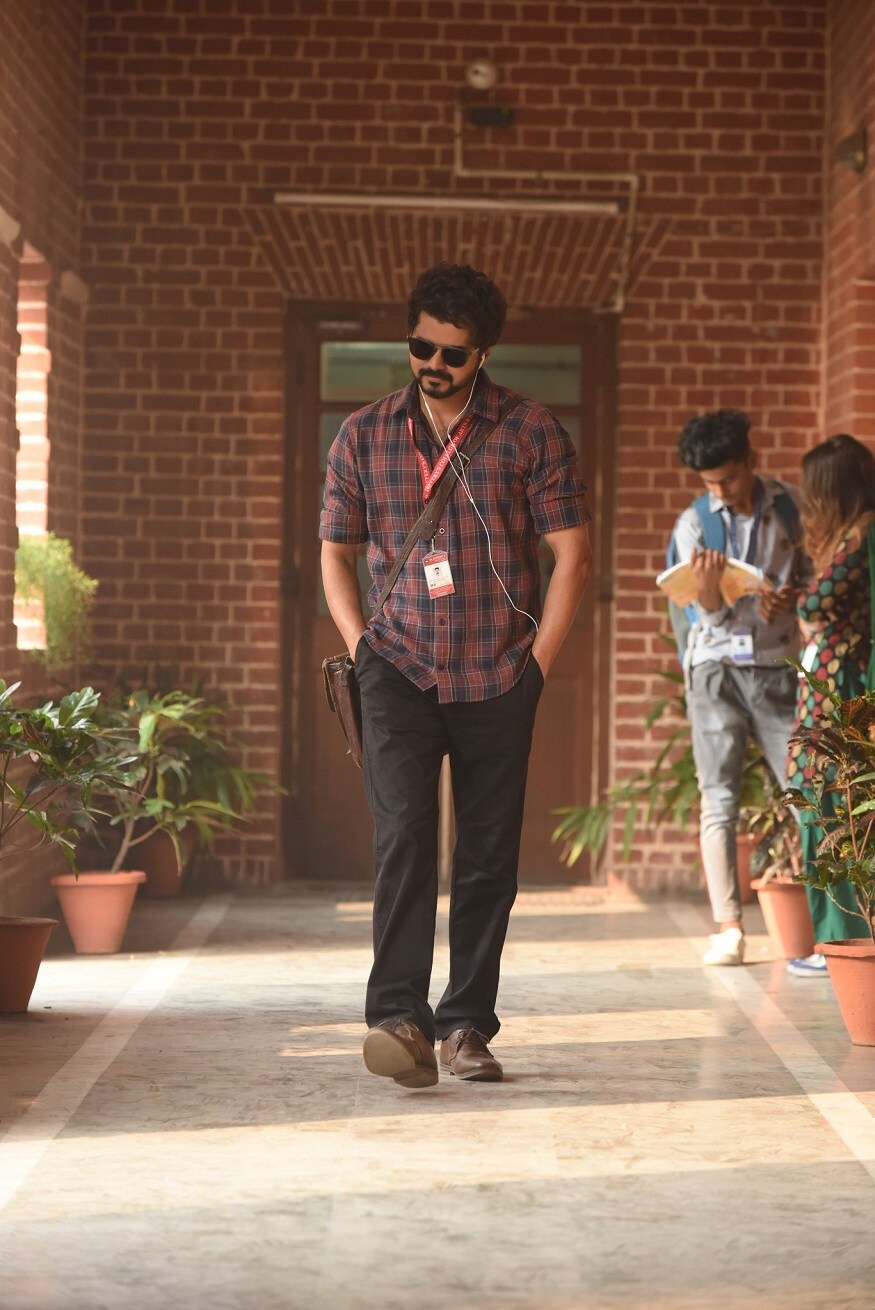 தமிழக அரசு போஸ்ட் புரொடக்ஷன் பணிகளுக்கு அனுமதி அளித்ததை அடுத்து இத்திரைப்படத்தின் பணிகள் வேகமெடுத்துள்ளன. தமிழக அரசு போஸ்ட் புரொடக்ஷன் பணிகளுக்கு அனுமதி அளித்ததை அடுத்து இத்திரைப்படத்தின் பணிகள் வேகமெடுத்துள்ளன.