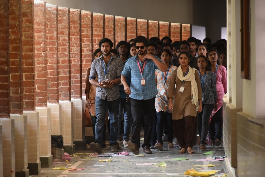 படத்தின் பாடல்கள் மட்டுமே வெளியாகியுள்ள நிலையில் டீசர், ட்ரெய்லர் குறித்து இதுவரை எந்த ஒரு அறிவிப்பும் வெளியாகாமல் உள்ளது. படத்தின் பாடல்கள் மட்டுமே வெளியாகியுள்ள நிலையில் டீசர், ட்ரெய்லர் குறித்து இதுவரை எந்த ஒரு அறிவிப்பும் வெளியாகாமல் உள்ளது.