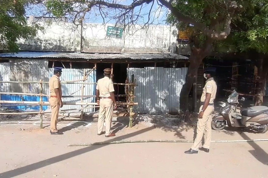 5 மாதங்களுக்கு பின் டாஸ்மாக் கடைகள் சென்னையில் திறக்கப்பட்டதால் பாதுகாப்பு மற்றும் தனிமனித இடைவெளி பின்பற்ற நடவடிக்கைகள் மேற்கொள்ளப்பட்டது. 5 மாதங்களுக்கு பின் டாஸ்மாக் கடைகள் சென்னையில் திறக்கப்பட்டதால் பாதுகாப்பு மற்றும் தனிமனித இடைவெளி பின்பற்ற நடவடிக்கைகள் மேற்கொள்ளப்பட்டது.