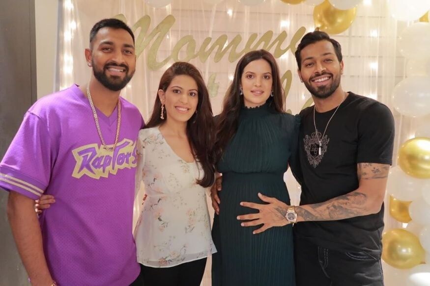 இந்ந நிகழச்சியில் ஹர்திக் பாண்டியா சகோதரர் குர்ணால் பாண்டியா மற்றும் அவரது மனைவி பங்கூரி சர்மா பங்கேற்றனர். இந்ந நிகழச்சியில் ஹர்திக் பாண்டியா சகோதரர் குர்ணால் பாண்டியா மற்றும் அவரது மனைவி பங்கூரி சர்மா பங்கேற்றனர்.