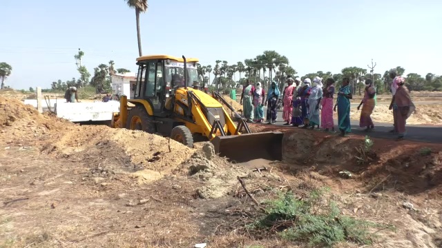 நாகையில் ஆங்கிலேயர் காலத்தில் பயன்படுத்திய காவிரி நீர் வடிகால் - தூர்வாரி  மீட்டெடுத்த ஊராட்சி மன்றத் தலைவர்