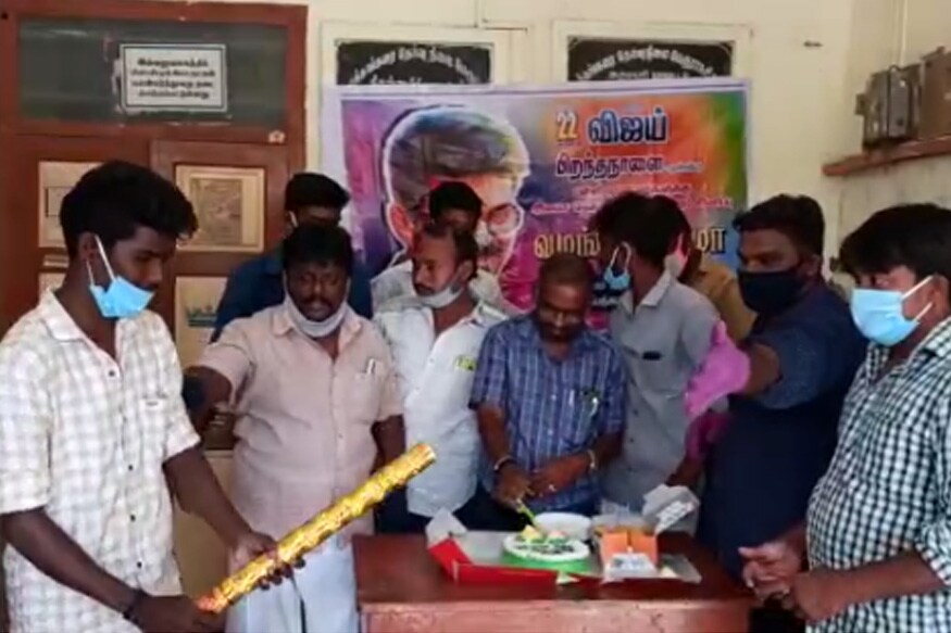 ஒரு அரசு அலுவலக வளாகத்திற்குள் தனிப்பட்ட நபரோ அரசியல் கட்சியினரும் பிறந்த நாள் கொண்டாடுவது என்பது எங்குமே நடக்காத ஒன்று. ஒரு அரசு அலுவலக வளாகத்திற்குள் தனிப்பட்ட நபரோ அரசியல் கட்சியினரும் பிறந்த நாள் கொண்டாடுவது என்பது எங்குமே நடக்காத ஒன்று.