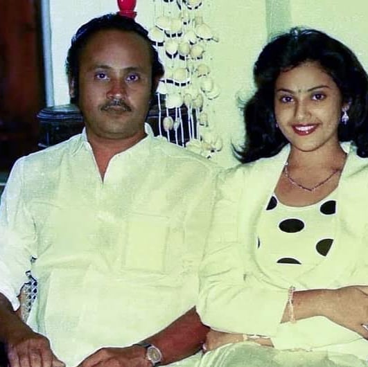 அப்படி இன்று சினிமாப் பிரபலங்கள் பலர் தங்கள் அப்பாவுடனான பாசத்தை வெளிப்படுத்தும் விதமாக அவர்களுடன் எடுத்துக்கொண்ட புகைப்படங்களைப் பகிர்ந்து வாழ்த்து தெரிவித்துள்ளனர். அந்தப் புகைப்படங்களைக் காணலாம். மீனா தன்னுடைய அப்பாவுடன் எடுத்துக்கொண்ட புகைப்படம். (source : Instagram ) அப்படி இன்று சினிமாப் பிரபலங்கள் பலர் தங்கள் அப்பாவுடனான பாசத்தை வெளிப்படுத்தும் விதமாக அவர்களுடன் எடுத்துக்கொண்ட புகைப்படங்களைப் பகிர்ந்து வாழ்த்து தெரிவித்துள்ளனர். அந்தப் புகைப்படங்களைக் காணலாம். மீனா தன்னுடைய அப்பாவுடன் எடுத்துக்கொண்ட புகைப்படம். (source : Instagram )