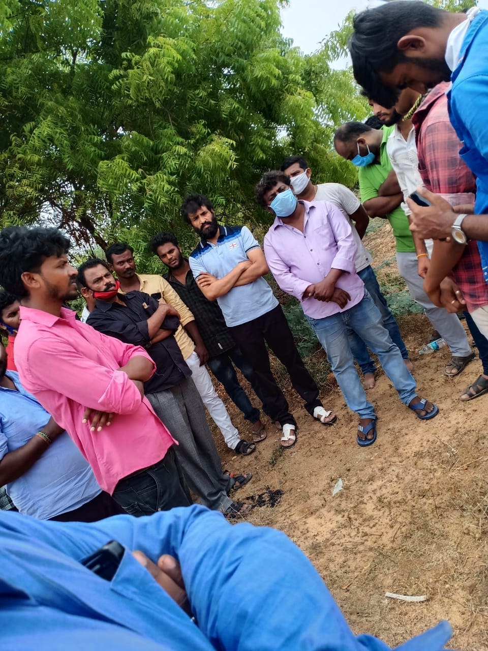 நடிகர் சந்தானம் ரசிகர் மன்ற தலைவர் குமாரவேலின் தந்தை உடல்நலக் குறைவால் ஸ்ரீபெரும்புதூரில் நேற்று முன் தினம் மரணமடைந்தார். நடிகர் சந்தானம் ரசிகர் மன்ற தலைவர் குமாரவேலின் தந்தை உடல்நலக் குறைவால் ஸ்ரீபெரும்புதூரில் நேற்று முன் தினம் மரணமடைந்தார்.