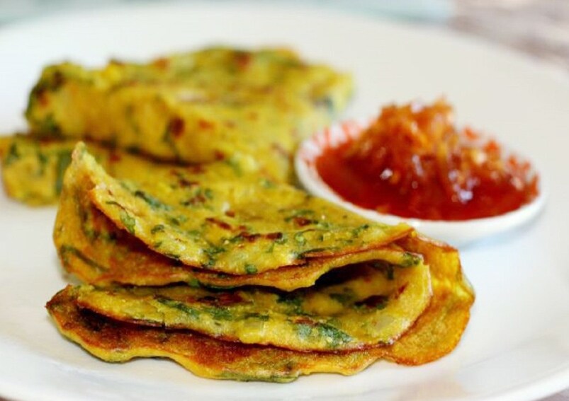 கடலை மாவு : கடலை மாவும் காலை உணவுக்கு சிறந்தது. இதில் அடை சுட்டு சாப்பிடலாம். மொறுமொறு சுவையில் திருப்தியாக சாப்பிடலாம். கடலை மாவு : கடலை மாவும் காலை உணவுக்கு சிறந்தது. இதில் அடை சுட்டு சாப்பிடலாம். மொறுமொறு சுவையில் திருப்தியாக சாப்பிடலாம்.