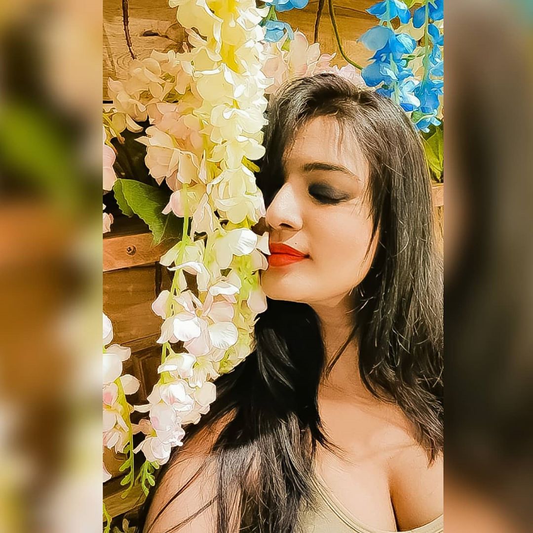 ஆனால், மறுபக்கம், சர்ச்சைக்குரிய ட்விட்டர் பதிவுகளின் மூலம் பரபரப்பைக் கிளப்பிவருபவர் மீரா மிதுன். ஆனால், மறுபக்கம், சர்ச்சைக்குரிய ட்விட்டர் பதிவுகளின் மூலம் பரபரப்பைக் கிளப்பிவருபவர் மீரா மிதுன்.