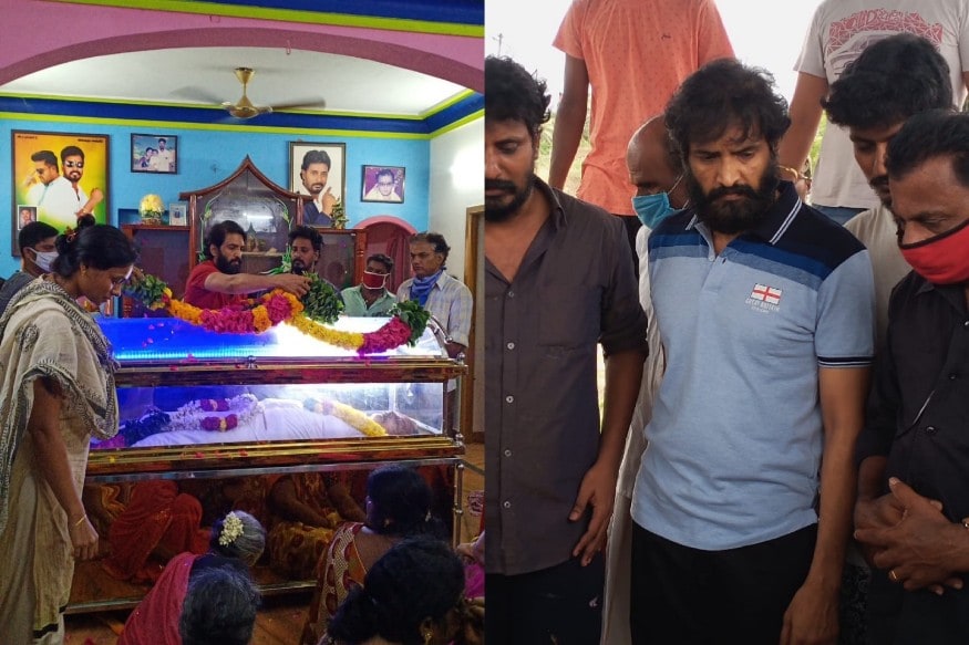 தனது ரசிகர் மன்ற நிர்வாகியின் தந்தை மரணத்துக்கு நேரில் சென்று இறுதி மரியாதை செய்துள்ளார் நடிகர் சந்தானம். தனது ரசிகர் மன்ற நிர்வாகியின் தந்தை மரணத்துக்கு நேரில் சென்று இறுதி மரியாதை செய்துள்ளார் நடிகர் சந்தானம்.