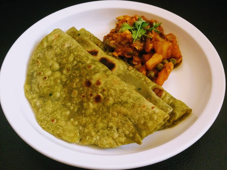 சப்பாத்தி : காலையில் கோதுமை உணவு உடலுக்கு நல்லது. எனவே அதில் சப்பாத்தி செய்து கொண்டைக் கடலையில் சன்னா கிரேவி செய்து தொட்டுகொள்வது சரியான பொருத்தமாக இருக்கும். அதேசமயம் கோதுமை மற்றும் கொண்டைக் கடலை ஊட்டச்சத்து மிக்கது. சப்பாத்தி : காலையில் கோதுமை உணவு உடலுக்கு நல்லது. எனவே அதில் சப்பாத்தி செய்து கொண்டைக் கடலையில் சன்னா கிரேவி செய்து தொட்டுகொள்வது சரியான பொருத்தமாக இருக்கும். அதேசமயம் கோதுமை மற்றும் கொண்டைக் கடலை ஊட்டச்சத்து மிக்கது.