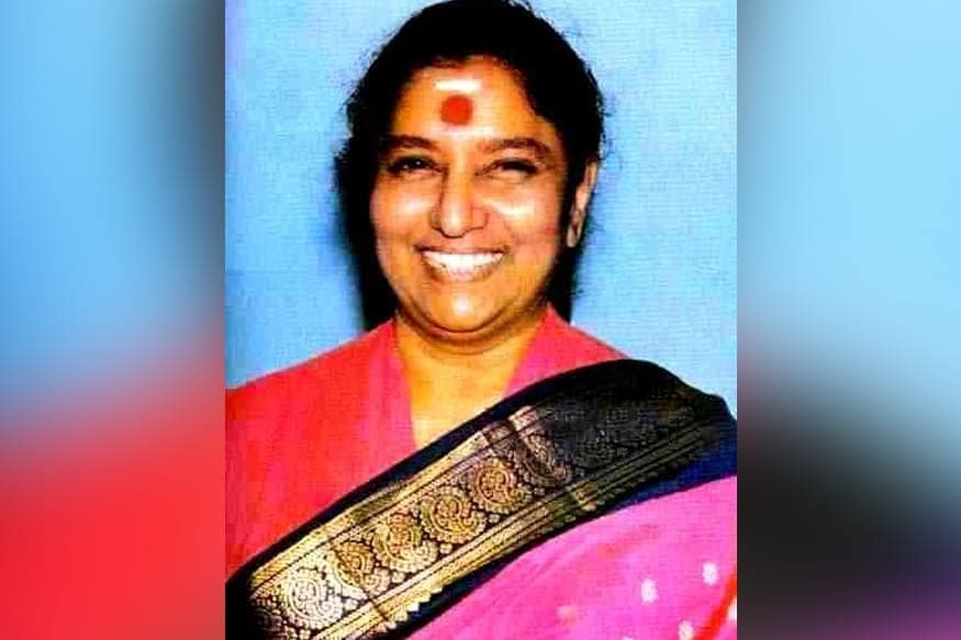 தமிழ் சினிமாவில் ஆறு தசாப்தங்களுக்கு மேலாக தொடர்ந்து ஒலித்துக் கொண்டே இருக்கும் ரீங்கார குரலுக்கு சொந்தக்காரர் பின்னணி பாடகி எஸ் ஜானகி. தமிழ் சினிமாவில் ஆறு தசாப்தங்களுக்கு மேலாக தொடர்ந்து ஒலித்துக் கொண்டே இருக்கும் ரீங்கார குரலுக்கு சொந்தக்காரர் பின்னணி பாடகி எஸ் ஜானகி.
